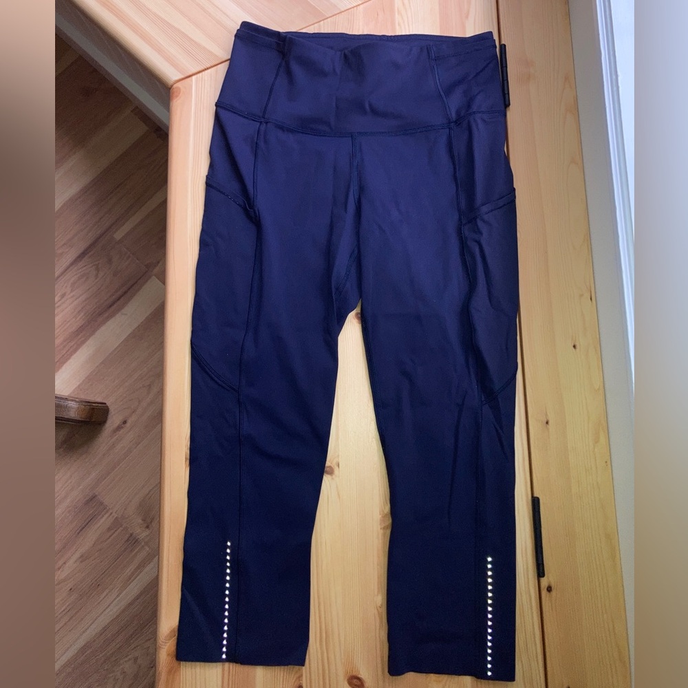 Navy Blue Lululemon Capris Leggings maybe a size 6